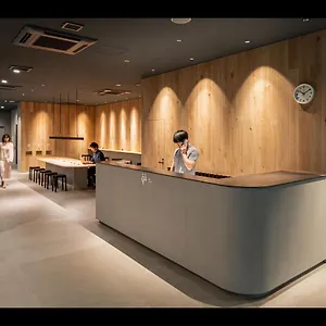 ** Hotel cápsula Capsule Yokohama Sauna & Capsule Japón
